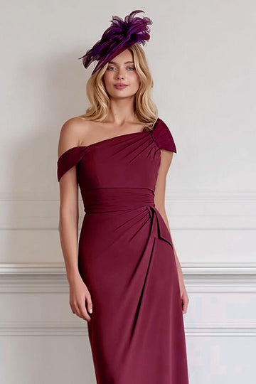 Robe midi Mère de la mariée fourreau bordeaux à épaules dénudées en mousseline de soie